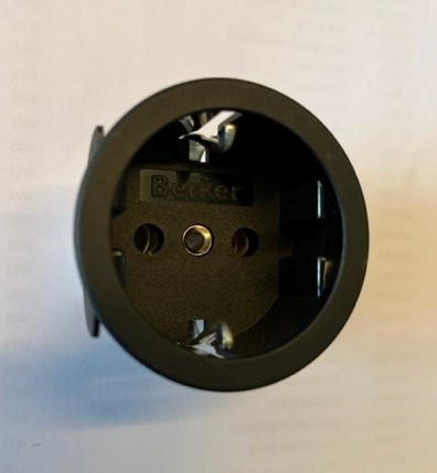 Berker Integro - Prise à encastrer schuko SNAP IN avec enjoliveur, ø50mm, EM=1,5mm (Noir mat) - UE=200